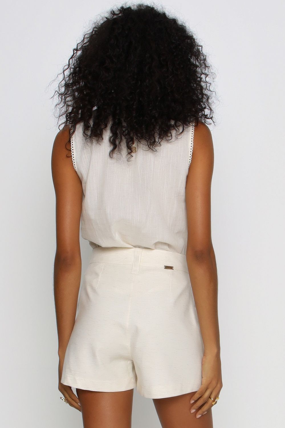 BLUSA SEM MANGA GOLA ALTA NATURAL