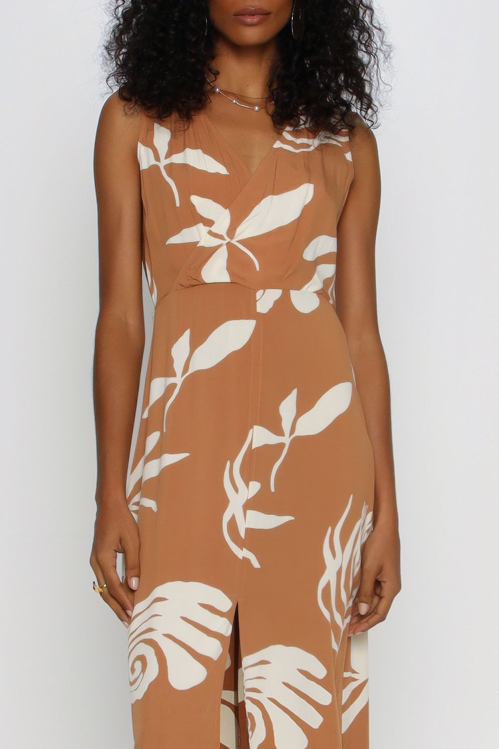 VESTIDO JUSTO TRANSPASSADO OCRE