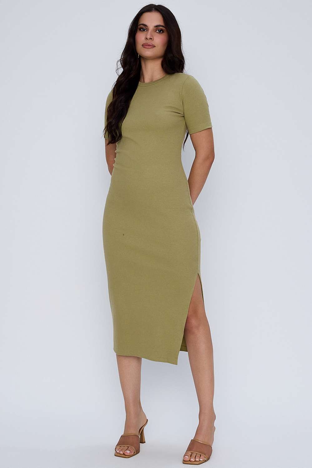 VESTIDO JUSTO MIDI CANELADO VERDE CANA