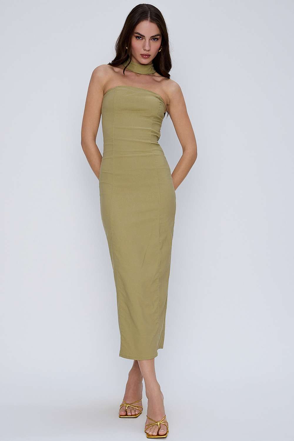 VESTIDO LONGO COM CHOKER VERDE CANA